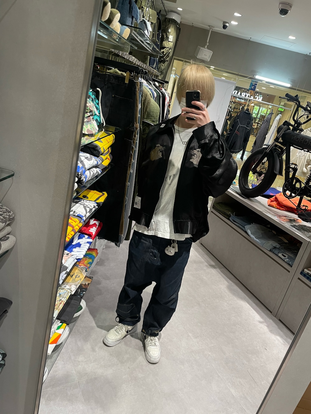 「ロイヤルフラッシュ、ミハラヤスヒロ、スカジャン」｜「MIHARAYASUHIROのアイテム（スカジャン、ブラック系）」を使った、tanshio03さん（メンズ・181cm）の冬コーディネートの1枚目の写真