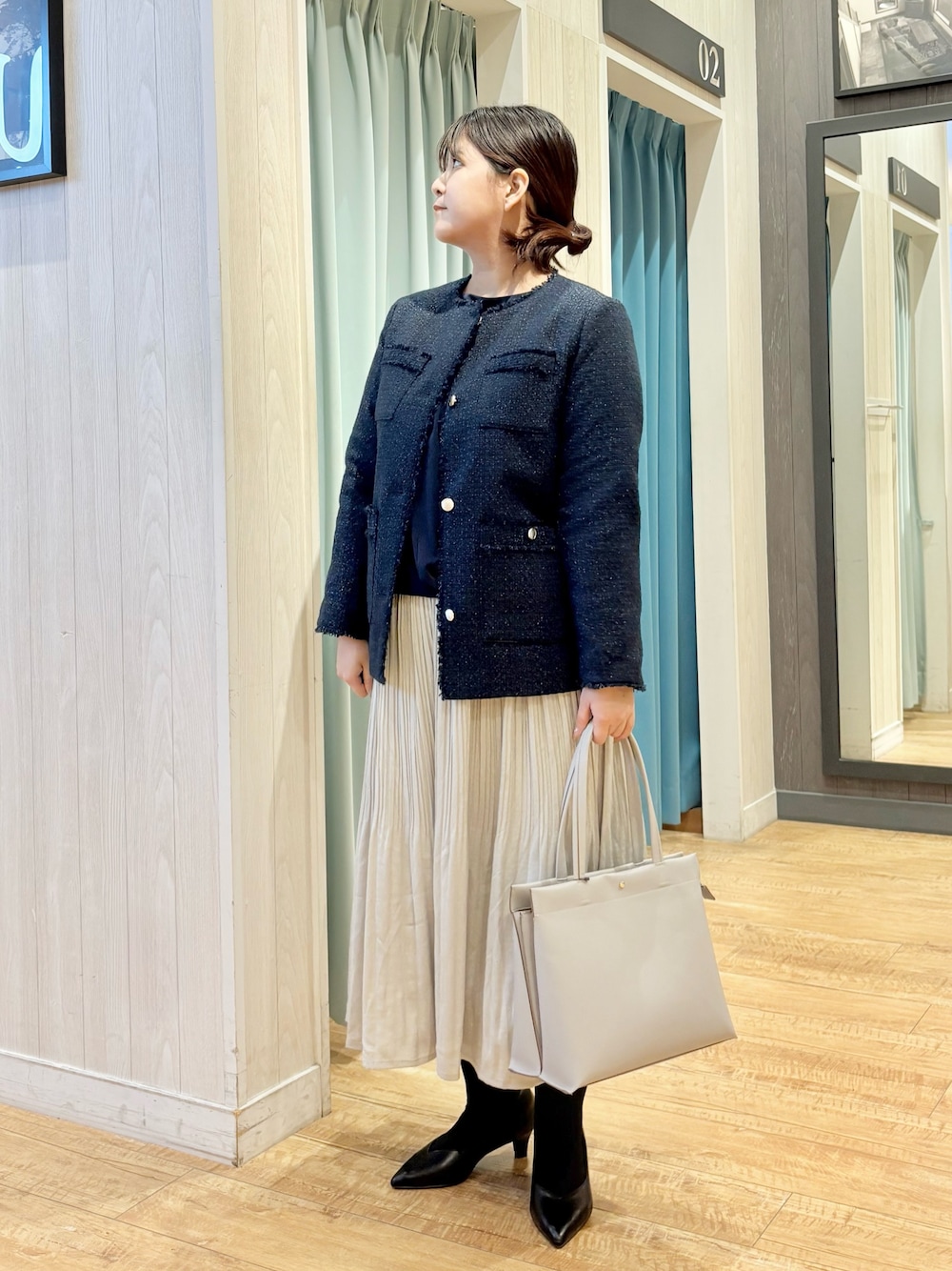 「春服、きれいめコーディネート、ジャケット/アウター、セレモニー、女子会コーデ、スカートスタイル、入学式、入学式コーデ、入学式ママコーデ、入学式・卒業式、セレモニーコーデ」｜「SHOO・LA・RUEの【S-3L/セレモニーからデイリーまで】フリンジツイードジャケット（ノーカラージャケット、ブルー系）」を使った、砂糖さん（レディース・161cm）の冬コーディネートの1枚目の写真