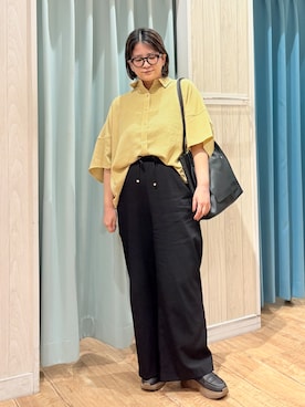 「SHOO・LA・RUE（シューラルー）の【高レビュー/洗濯後しわになりにくい/体型カバー】きちんとゆるっと 大人の抜け感 ポンチョ風カラーシャツ（シャツ/ブラウス、イエロー系）」を使った、砂糖さん（レディース・161cm）の夏コーディネート