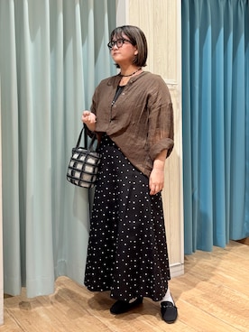 「SHOO・LA・RUE（シューラルー）の【S-LL】大人のシアー感 風合い楽しむバンドカラーシャツ（シャツ/ブラウス、ブラウン系）」を使った、砂糖さん（レディース・161cm）の夏コーディネート