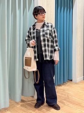 「SHOO・LA・RUE（シューラルー）の【洗濯後しわになりにくい/S-LL】気分で選ぶ 大人のデイリー使いに ベーシックシャツ（シャツ/ブラウス、グレー系）」を使った、砂糖さん（レディース・161cm）の秋コーディネート