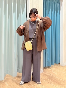 「SHOO・LA・RUE（シューラルー）の【S-LL】大人のシアー感 風合い楽しむバンドカラーシャツ（シャツ/ブラウス、ブラウン系）」を使った、砂糖さん（レディース・161cm）の春コーディネート