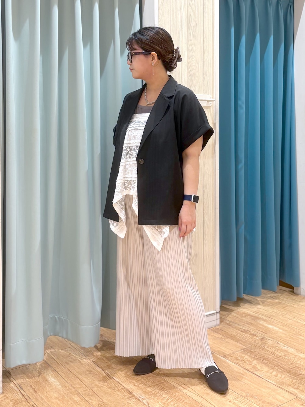 「夏コーデ、きれいめカジュアル、プチプラ、お出かけコーデ、ビスチェ、オトナ女子、楽チンコーデ、ぽっちゃりコーデ、ぽっちゃりスタッフ、骨格ストレート、着痩せ・細見え、65kg、体型カバー」｜「DRESKIPの【セットアップ可】麻調半袖ジャケット（テーラードジャケット、ブラック系）」を使った、砂糖さん（骨格ストレート・レディース・161cm）の夏コーディネートの1枚目の写真