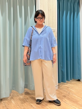 「SHOO・LA・RUE（シューラルー）の【洗濯後しわになりにくい/体型カバー】きちんとゆるっと 大人の抜け感 ポンチョ風カラーシャツ（シャツ/ブラウス、ブルー系）」を使った、砂糖さん（レディース・161cm）の夏コーディネート