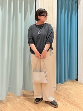 「SHOO・LA・RUE（シューラルー）の【セットアップ可/S-LL/洗濯機可】体型カバーも叶う さらり麻調シャーリングブラウス（シャツ/ブラウス、グレー系）」を使った、砂糖さん（レディース・161cm）の春コーディネート