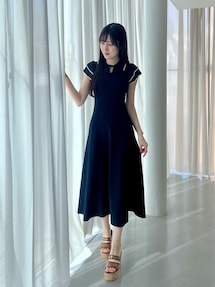 ポロ衿ラッフルニットワンピース｜マーキュリーデュオ（MERCURYDUO