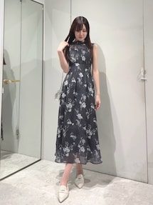 花柄バックレースノースリーブアップワンピース archives（アルシーヴ）の「花柄長袖バックレースアップ