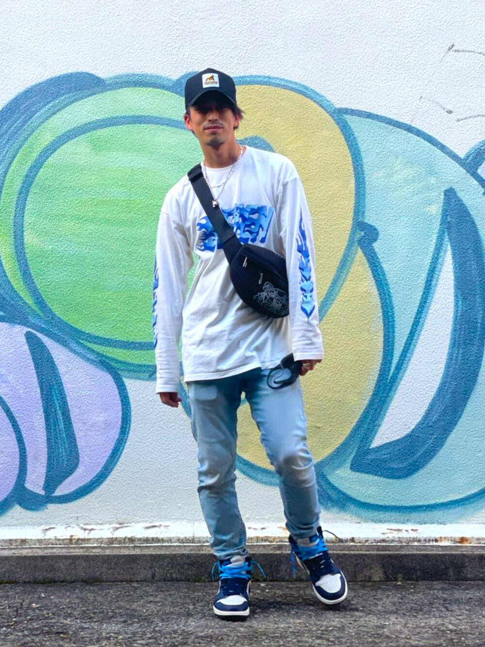 「秋のコーデ、お洒落さんとつながりたい、streetstyle、street、air jordan1、AIR JORDAN、OBSIDIAN、universityblue、NIKE、XLARGE、capコーデ、blue」｜「G-STAR RAWのD-STAQ 3D SLIM JEANS/スリムテーパード（デニムパンツ、ブルー系）」を使った、daisukefoghommeさん（メンズ・173cm）の秋コーディネートの1枚目の写真