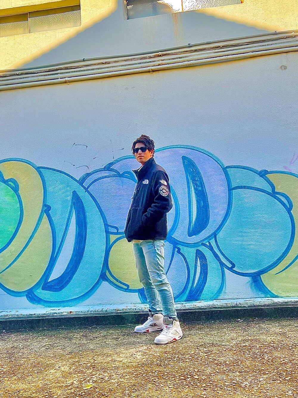 「winter、THE NORTH FACE、デナリジャケット、TOM FORD、ストリートコーデ、gstarraw、スニーカーコーデ、AIR JORDAN、supreme、airjordan5、休日スタイル、おしゃれさんと繋がりたい、NIKE」｜「G-STAR RAWのアイテム（デニムパンツ、ブルー系）」を使った、daisukefoghommeさん（メンズ・173cm）の春コーディネートの1枚目の写真