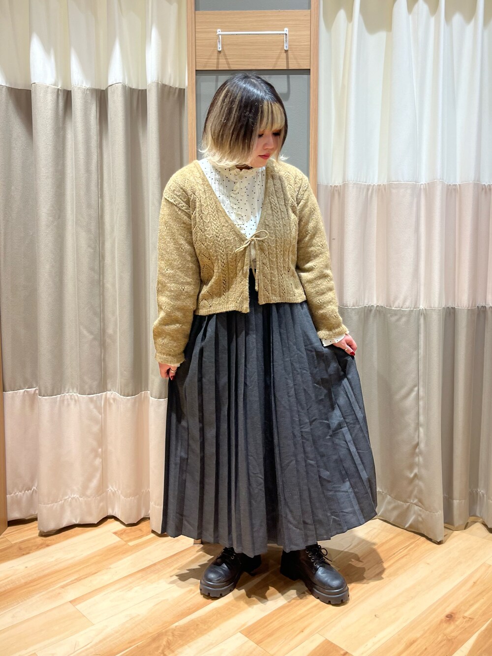 さっち🐾さんの「【抗菌防臭】ドット柄襟フリルブラウス（Samansa Mos2）」を使ったコーディネートの1枚目の写真