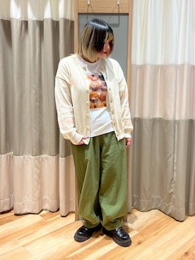 「オフホワイト」｜「アイテム（パンツ）」を使った、さっち🐾さん（レディース・152cm）の春コーディネート