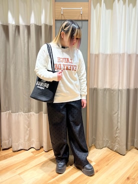 「オフホワイト」｜「アイテム（パンツ）」を使った、さっち🐾さん（レディース・152cm）の冬コーディネート