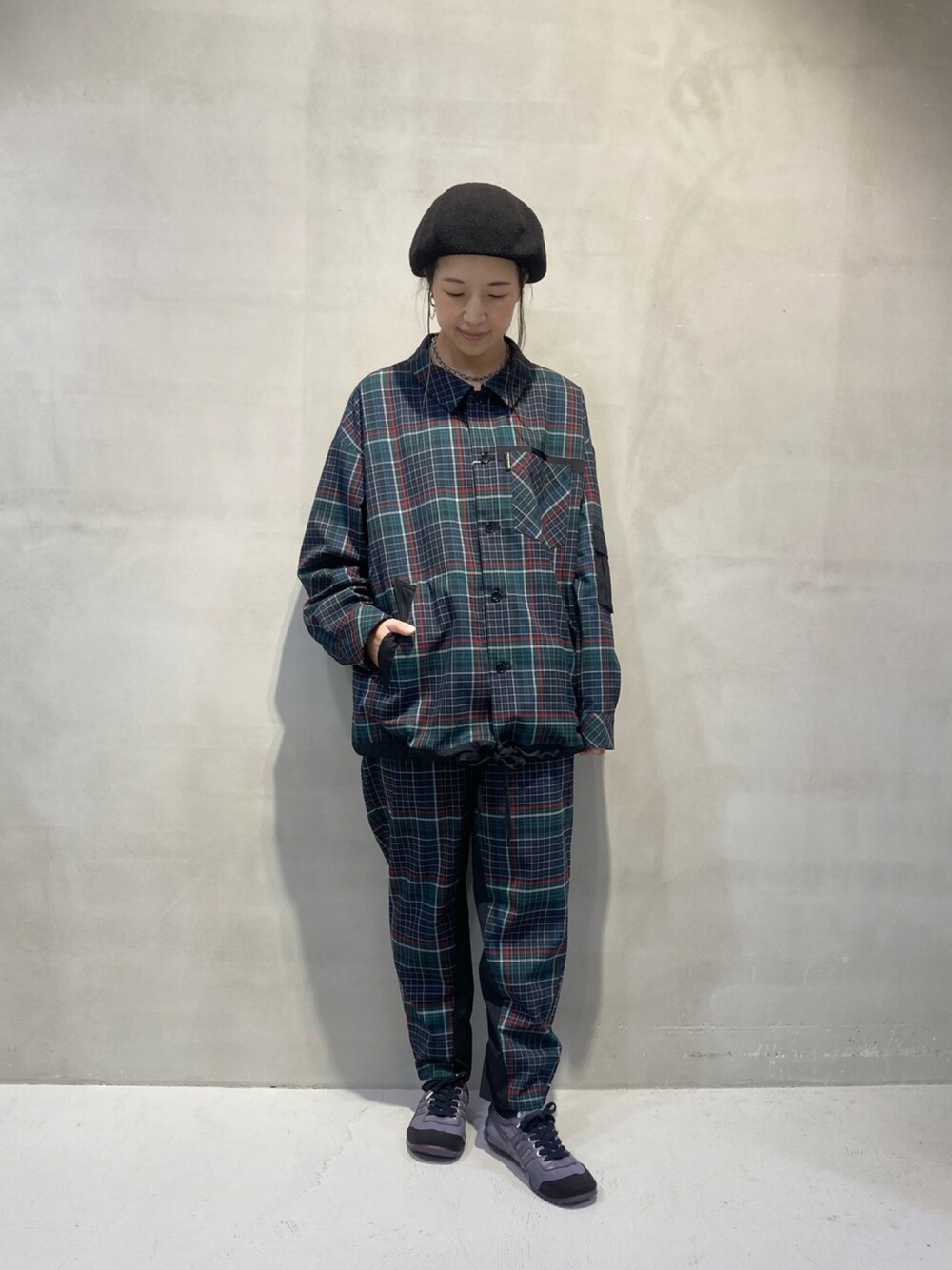 「チェック、テーパードパンツ、ジャケット、パンツ、セットアップ、FRAPBOIS、秋のコーデ、コーチジャケット、チェックパンツ、ユニセックス、パンツスタイル、セットアップスタイル、低身長、低身長コーデ、秋コーデ」｜「FRAPBOISのT/Rチェック ブルゾン（ブルゾン、グリーン系）」を使った、azuさん（レディース・153cm）の秋コーディネートの1枚目の写真