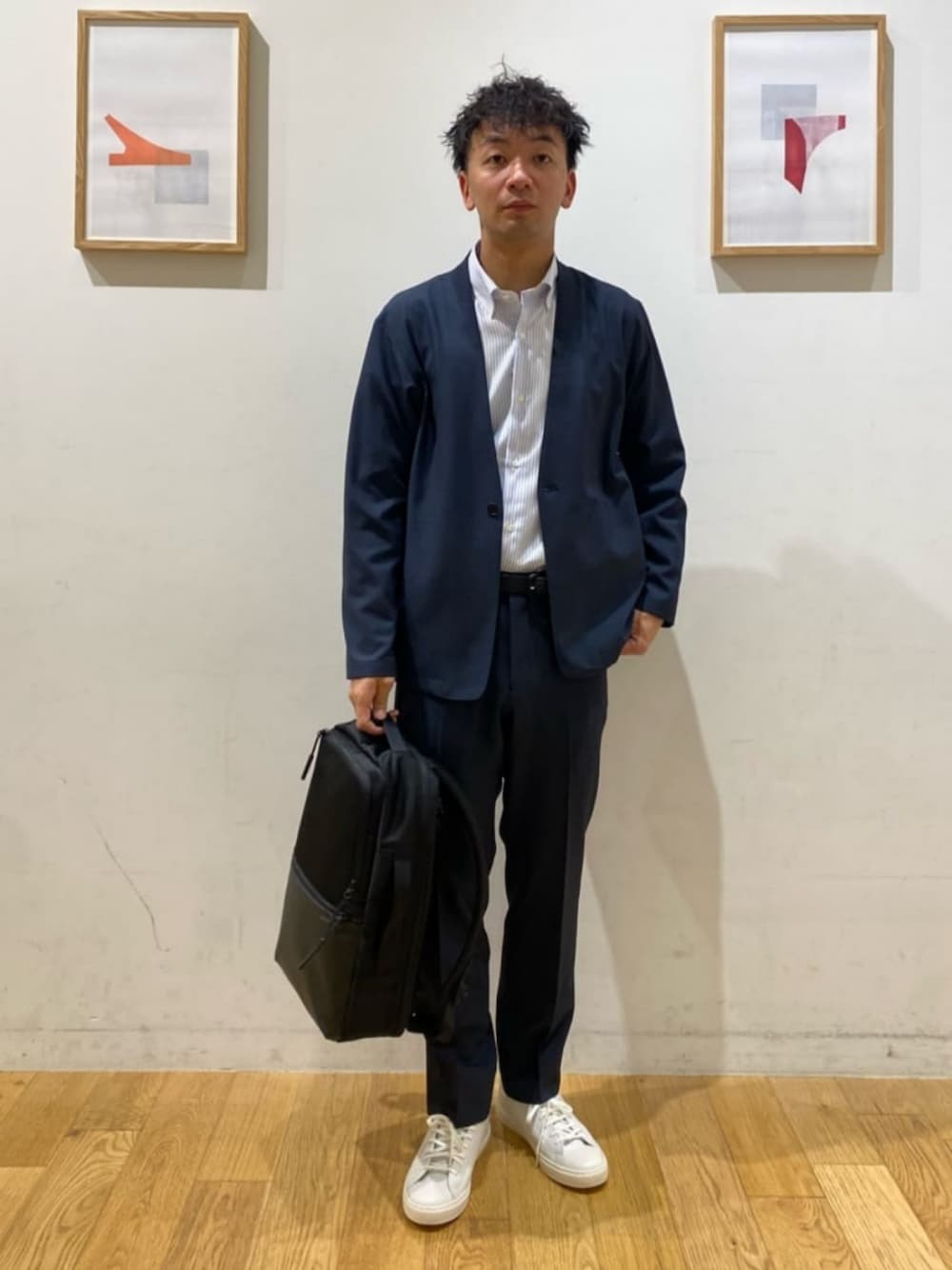「カーディガン、セットアップ、スニーカー、リラックス、ビジネス、春服、春コーデ、green label relaxing、通勤、通勤コーデ」｜「CONVERSEの＜CONVERSE＞オールスター クップ OX レザー スニーカー（スニーカー、ホワイト系）」を使った、10776kyさん（メンズ・179cm）の春コーディネートの1枚目の写真