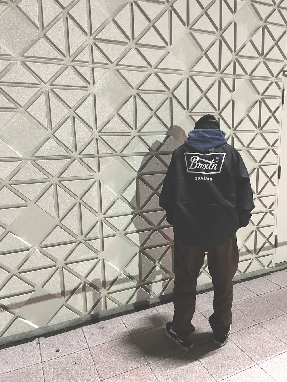 「パンツスタイル、中学生、中学生男子、反抗期、お洒落さんとつながりたい、スニーカー」｜「VANSのVANS/ヴァンズ OLD SKOOL オールドスクール 定番 キャンバス/スウェード（スニーカー、ブラック系）」を使った、rimajiさん（レディース・162cm）の冬コーディネートの1枚目の写真