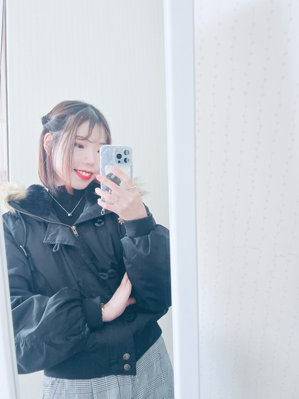 「VANITY FACEのアイテム（ジャケット/アウター、ブラック系）」を使った、石川ひかるさん（骨格ウェーブ・レディース・160cm）の冬コーディネートの1枚目の写真