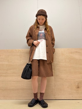 「URBAN RESEARCH DOORS（アーバンリサーチドアーズ）の『別注』Audrey and John Wad×DOORS　フェイクスウェードパンツ（その他パンツ、ブラウン系）」を使った、カトソンさん（レディース・158cm）の秋コーディネート