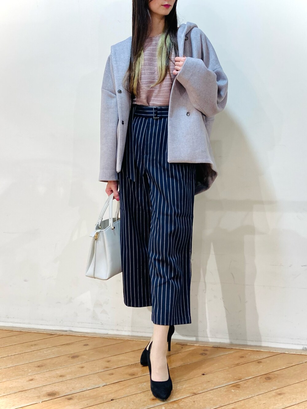 「m.f.editorial、ドルマンニット、ピンク、ラメニット、ストライプ、カジュアル、お出かけコーデ」｜「m.f.editorialの＊エムエフエディトリアルレディース/m.f.editorial：Women  サークルメタルハンドル 2WAYミニショルダーバッグ（ショルダーバッグ、ブラック系）」を使った、m.tさん（レディース・163cm）の春コーディネートの1枚目の写真