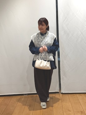 「URBAN RESEARCH DOORS（アーバンリサーチドアーズ）の2WAYレースカバー | レースベスト/セレモニー/オケージョン/入卒式/お呼ばれ/フェミニン/きれいめ/結婚式/レイヤード（ストール/ショール、ベージュ系）」を使った、はるまきさん（レディース・154cm）の春コーディネート