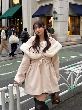 「アイテム（ノーカラーコート、ホワイト系）」を使った、Remi さん（レディース・164cm）の秋コーディネート