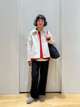 「アイテム（スリッポン）」を使った、市川 瑠依子さん（レディース・163cm）の秋コーディネート