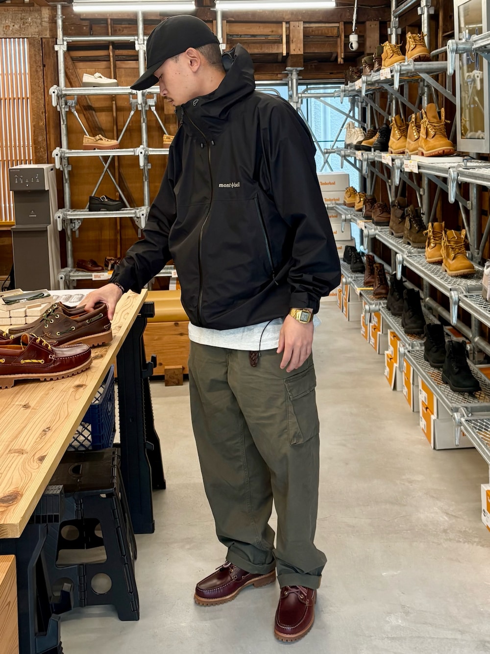 「Timberland、Timberland 3eye、ティンバーランド、モカシン、カジュアル、カジュアルコーデ、カジュアルスタイル」｜「Timberlandのメンズ ツイル カーゴ パンツ（カーゴパンツ、グリーン系）」を使った、tbl4373さん（メンズ・176cm）の春コーディネートの1枚目の写真