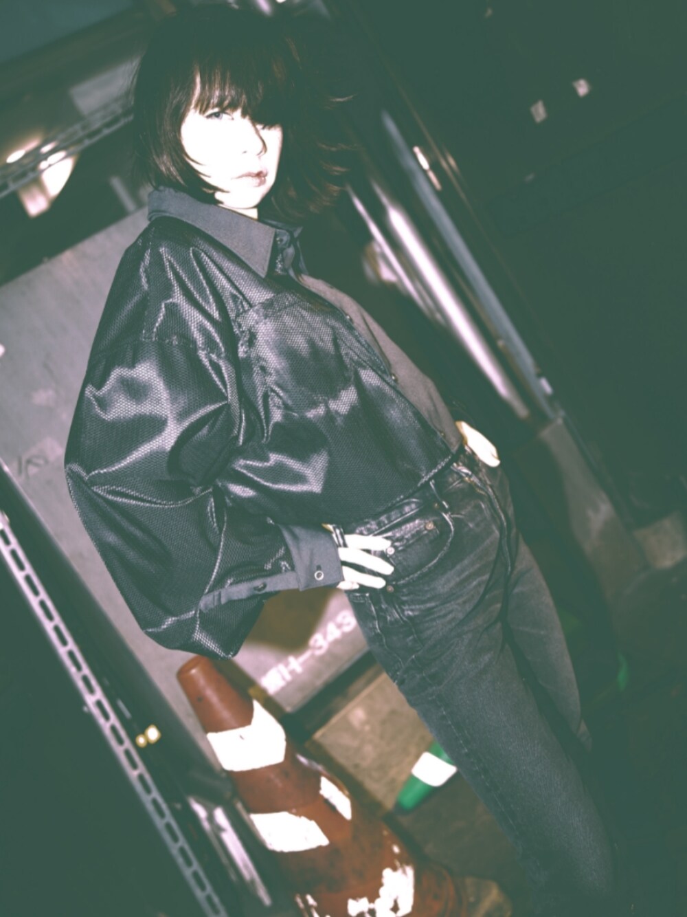 オレンジ系のその他を着用したレディースの春コーディネートの1枚目の写真