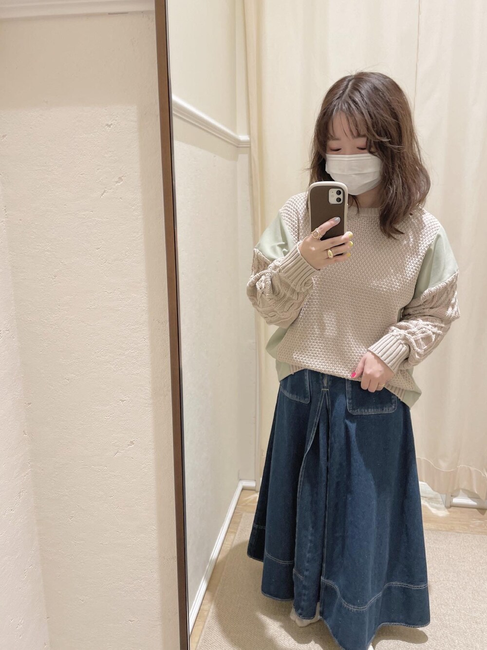 「春服みてみて、春カラー、ラフ、デニムスカート、デニム、春ニット、リラックススタイル、ロングスカート、カジュアル、低身長女子、おしゃれさんと繋がりたい、春、cepo.」｜「cepoのタックボリュームデニムスカート（デニムスカート、ブルー系）」を使った、cepo_ueda140さん（レディース・148cm）の春コーディネートの1枚目の写真