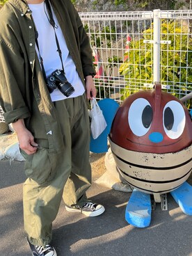 「BEAMS（ビームス）のBEAMS / ビッグ 6ポケット カーゴパンツ（カーゴパンツ、グリーン系）」を使った、cha_hannosukeさん（メンズ・182cm）の春コーディネート