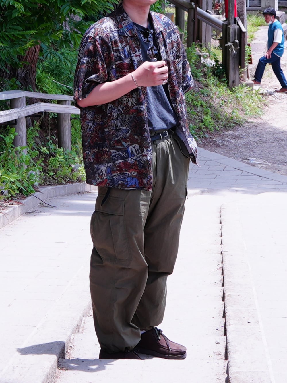 「NICENESSのアイテム（シャツ/ブラウス、ブラウン系）」を使った、cha_hannosukeさん（メンズ・182cm）の夏コーディネートの1枚目の写真