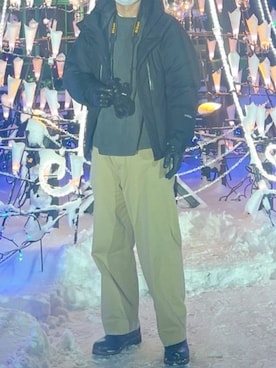 「YAECA（ヤエカ）のアイテム（チノパンツ、ベージュ系）」を使った、cha_hannosukeさん（メンズ・182cm）の冬コーディネート