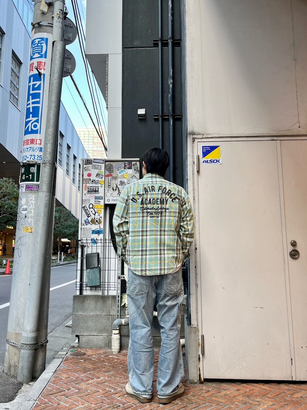「今日のコーデ、春色、シャツスタイル、シャツ、ラフ、ラクチンコーデ、AVIREX、デニム、デニムパンツ、アメカジ、ミリタリー、春コーデ」｜「AVIREXのFADE CHECK SHIRT "USAFA" / フェイド チェックシャツ / AVIREX / アヴィレックス（シャツ/ブラウス、グリーン系）」を使った、しゅうとさん（メンズ・172cm）の冬コーディネートの1枚目の写真