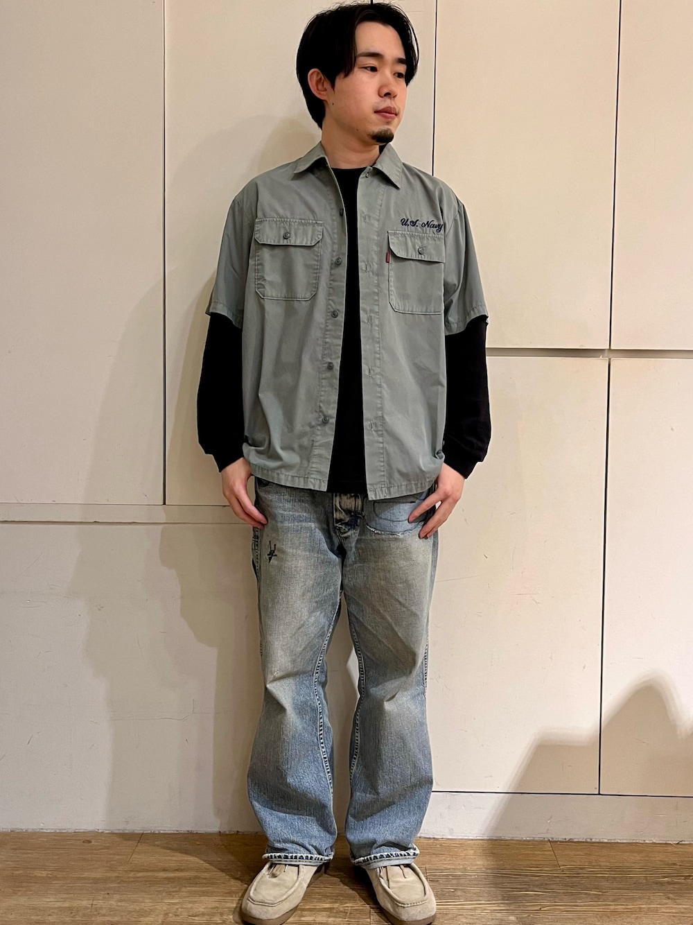 「春服、レイヤードスタイル、アメカジ、AVIREX、ミリタリー、デニム、シャツスタイル、ロンT、ラフ、半袖シャツ」｜「AVIREXの【直営店限定】JAPAN MADE PAINTER PANTS / 日本製 / ペインターパンツ / AVIREX / アヴィレックス（デニムパンツ、その他）」を使った、しゅうとさん（メンズ・172cm）の春コーディネートの1枚目の写真