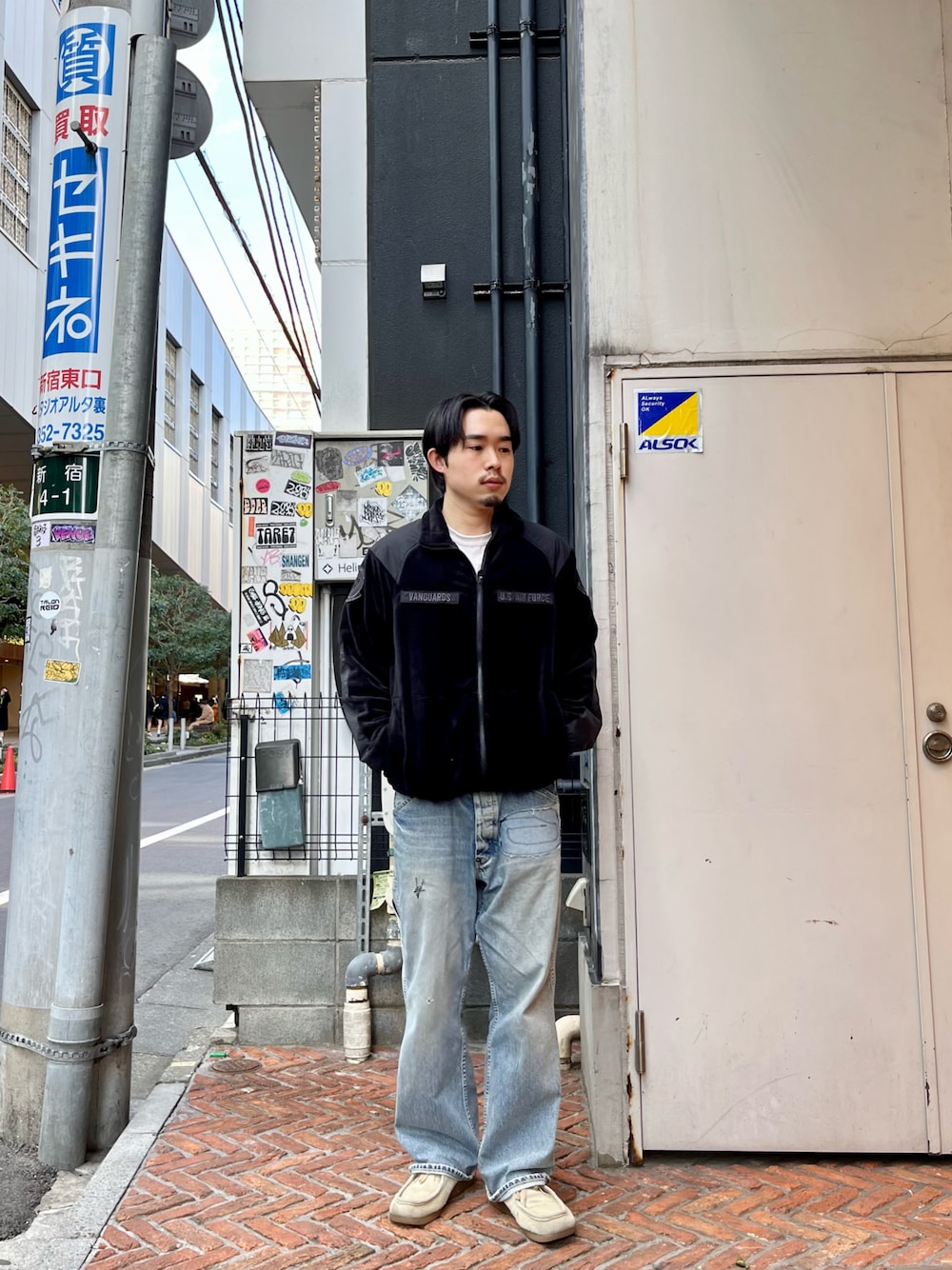 「今日のコーデ、ミリタリー、ストリート、アメカジ、アメカジコーデ、春色、AVIREX、ブラック、フリース、デニム、デニムパンツ、ラフ、ラクチンコーデ」｜「AVIREXの【直営店限定】JAPAN MADE PAINTER PANTS / 日本製 / ペインターパンツ / AVIREX / アヴィレックス（デニムパンツ、その他）」を使った、しゅうとさん（メンズ・172cm）の冬コーディネートの1枚目の写真