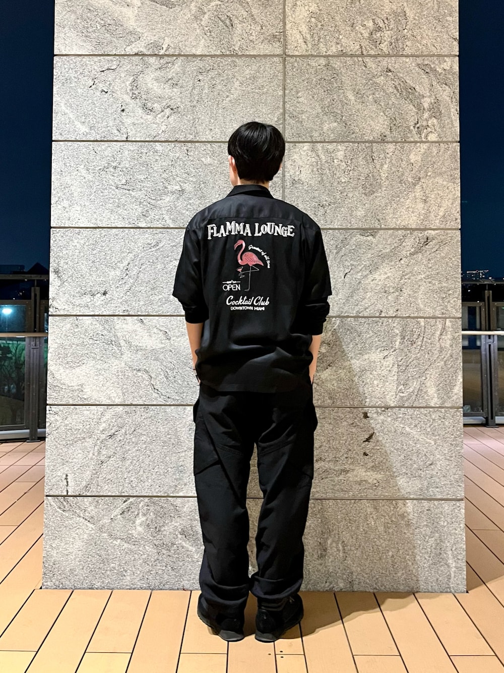 「春、はるコーデ、シャツスタイル、ブラック、夏コーデ、ラクチンコーデ、AVIREX、ミリタリー、ストリート、モード」｜「AVIREXの《直営店限定》BOWLING SHIRT MIAMI / ボーリング シャツ マイアミ / AVIREX / アヴィレックス（シャツ/ブラウス、ブラック系）」を使った、しゅうとさん（メンズ・172cm）の春コーディネートの1枚目の写真