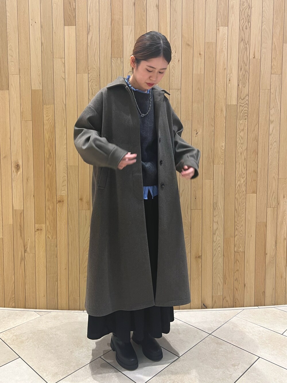 「オトナカジュアル、ティアードスカート、ニット、ステンカラーコート、田中里奈コラボ、Samansa Mos2 blue、きれいめカジュアル、秋冬コーデ」｜「Samansa Mos2 blueの【Rina×blue】ニットプルオーバー（ニット/セーター、グレー系）」を使った、natsuhoさん（レディース・169cm）の秋コーディネートの1枚目の写真