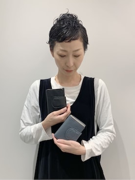 「アイテム（財布、ブルー系）」を使った、Kさん（レディース・170cm）の秋コーディネート