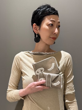 「HIROKO HAYASHI（ヒロコハヤシ）のOSTRO（オストロ）ポーチ財布（財布、ゴールド系）」を使った、Kさん（レディース・170cm）の春コーディネート