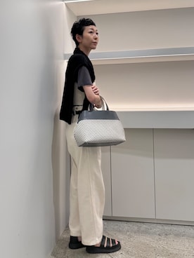 「HIROKO HAYASHI（ヒロコハヤシ）のSTILLA（スティラ）ハンドトートバッグ（ハンドバッグ、ホワイト系）」を使った、Kさん（レディース・170cm）の夏コーディネート