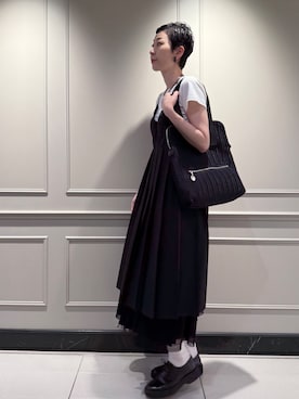 「HIROKO HAYASHI（ヒロコハヤシ）のPISTA ESTIVA（ピスタ エスティーバ）トートバッグ（トートバッグ、ブルー系）」を使った、Kさん（レディース・170cm）の夏コーディネート