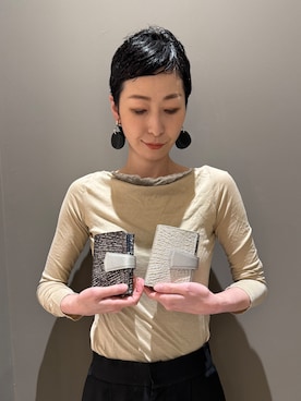 「HIROKO HAYASHI（ヒロコハヤシ）の【数量限定】DAMASCO SPECIAL（ダマスコ スペシャル）二つ折り財布（財布、グレー系）」を使った、Kさん（レディース・170cm）の春コーディネート
