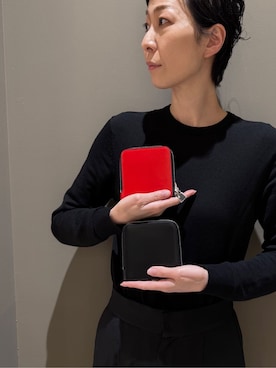 「HIROKO HAYASHI（ヒロコハヤシ）のOSSO VIVO（オッソ ヴィーヴォ）ファスナー式二つ折り財布（財布、ブラック系）」を使った、Kさん（レディース・170cm）の春コーディネート