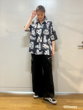「Disney（ディズニー）のDisney capsule collection 総柄シャツ（シャツ/ブラウス、ブラック系）」を使った、mmho01さん（レディース・171cm）の春コーディネート
