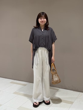 「Doux archives（ドゥアルシーヴ）の開衿フロントドロストシャツ（シャツ/ブラウス、グレー系）」を使った、douxarchivesさん（レディース・158cm）の夏コーディネート