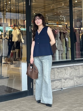 「Thevon（ゼボン）のニュアンスボタンペプラムノースリニット（ニット/セーター、ブルー系）」を使った、momoさん（レディース・159cm）の夏コーディネート