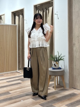 「Thevon（ゼボン）のVネックシアーフリルペプラムブラウス（シャツ/ブラウス、ホワイト系）」を使った、momoさん（レディース・159cm）の夏コーディネート