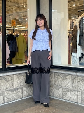 「Thevon（ゼボン）のシャーリング半袖アソートショートシャツ（シャツ/ブラウス、ブルー系）」を使った、momoさん（レディース・159cm）の夏コーディネート