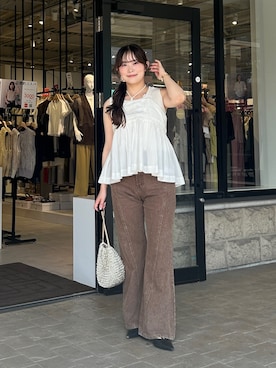 「Thevon（ゼボン）のピンタック刺繍レースキャミ（キャミソール、ホワイト系）」を使った、momoさん（レディース・159cm）の夏コーディネート