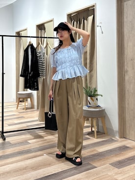 「Thevon（ゼボン）のギャザーシアーブラウス（シャツ/ブラウス、ブルー系）」を使った、momoさん（レディース・159cm）の夏コーディネート