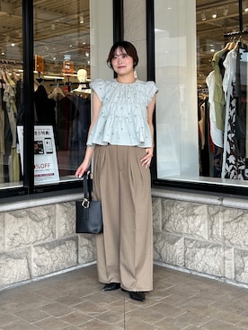 「Thevon（ゼボン）のフレンチシャーリングブラウス（シャツ/ブラウス、グリーン系）」を使った、momoさん（レディース・159cm）の夏コーディネート